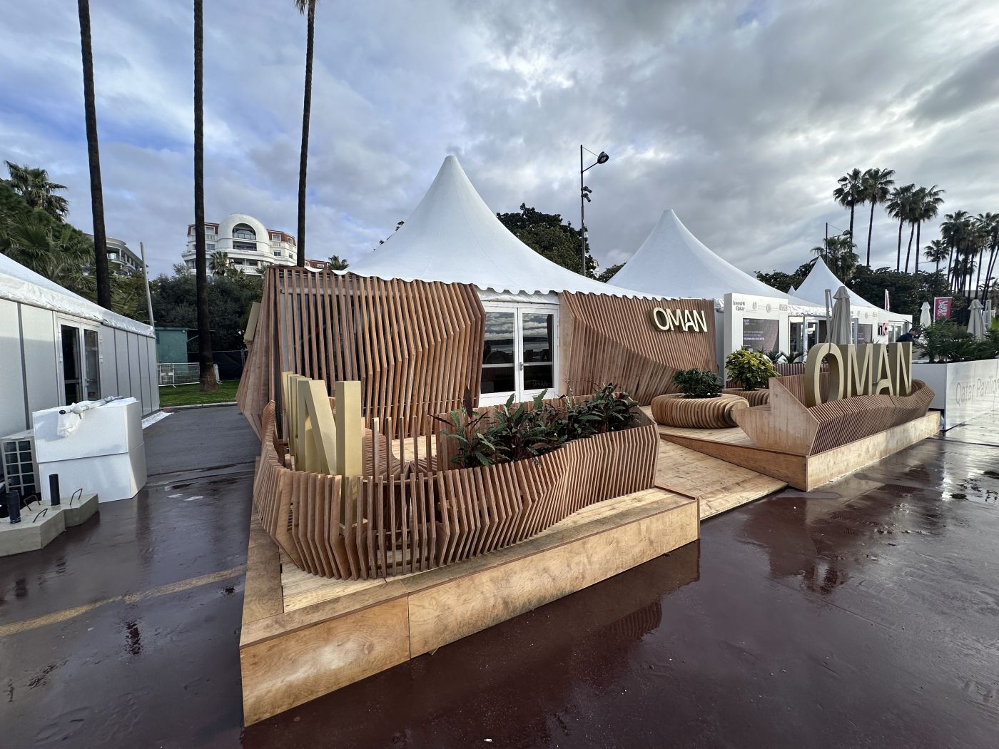 Oman pavilion in Cannes with parametric timber structure